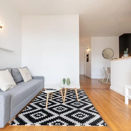 La Madeleine-beautiful Bright Two Bedroom Διαμέρισμα *