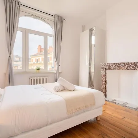 La Madeleine-beautiful Bright Two Bedroom * 라 마들렌