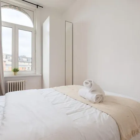 La Madeleine-beautiful Bright Two Bedroom Διαμέρισμα La Madeleine (Nord)