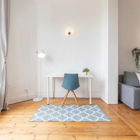 La Madeleine-beautiful Bright Two Bedroom Διαμέρισμα *