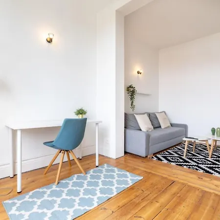 La Madeleine-beautiful Bright Two Bedroom 아파트 라 마들렌