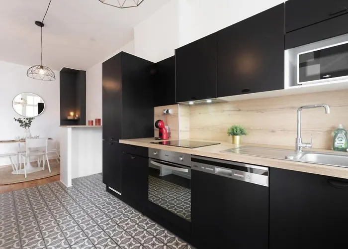 La Madeleine-beautiful Bright Two Bedroom * La Madeleine (Nord)