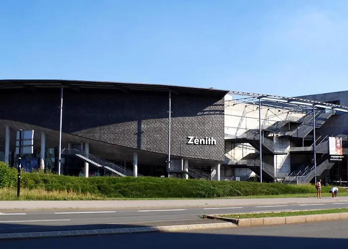 La Madeleine-beautiful Bright Two Bedroom Apartmán