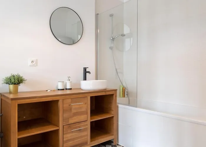 La Madeleine-beautiful Bright Two Bedroom La Madeleine (Nord)